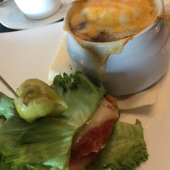 Tonic Kitchen+Bar - Bars Near Me - Calgary, Alberta