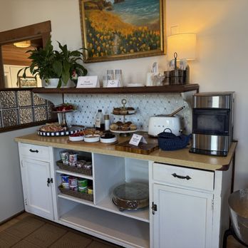 The Grey Whale Inn - Wonderful breakfast bar. - Hotels Near Me - Fort Bragg, California The Grey Whale Inn - Wonderful breakfast bar. - Hotels Near Me - Fort Bragg, California