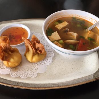 Sri Siam - Crab Rangoon and Tom Yum Soup - Thai Near Me - Morton Grove, Illinois