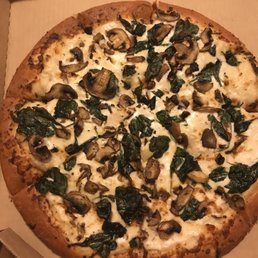 Large pan pizza with Spinach, mushrooms, and Alfredo sauce. It tasted like a pizza and pasta put together lol Large pan pizza with Spinach, mushrooms, and Alfredo sauce. It tasted like a pizza and pasta put together lol