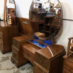 Maynard Ross Antiques