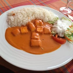India Gate - Selbstgemachter Käse mit Reis, Salat und Jogurtsauce