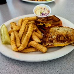 Grilled cheese with bacon and tomato