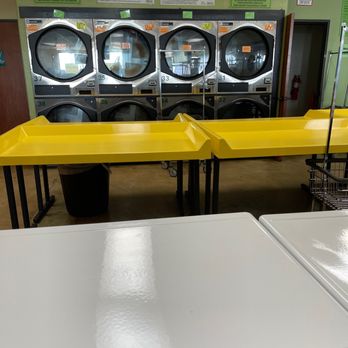 San Antonio Green Laundry - They keep this place very clean. - Laundromat Near Me - San Antonio, Texas