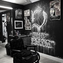 D’s Barbershop & Lounge