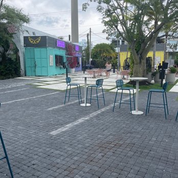 The Oasis - sitting area - Restaurants Near Me - Miami, Florida The Oasis - sitting area - Restaurants Near Me - Miami, Florida
