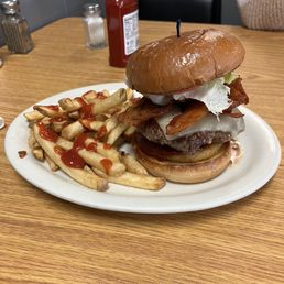 The burger came out looking 10/10, unfortunately the taste missed the mark.
