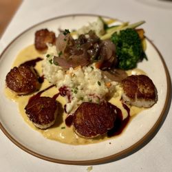 The '76 House - "Jumbo Diver Scallops" (jumbo sea scallops, seared red onion, house risotto, deglazed with port wine)