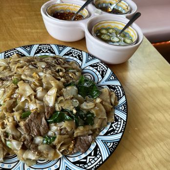 Rukdiew Cafe - Pad see ew - too soggy and sweet - Thai Near Me - Portland, Oregon Rukdiew Cafe - Pad see ew - too soggy and sweet - Thai Near Me - Portland, Oregon