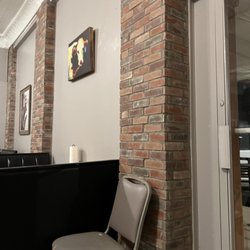 Smokin Bro’s BBQ and Steakhouse - Decor