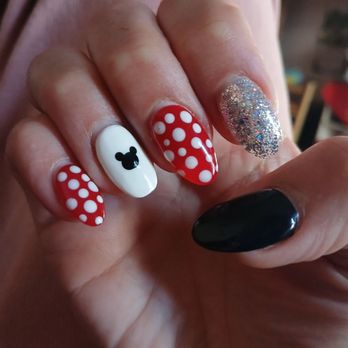 1. Deluxe Lavender Nail Spa