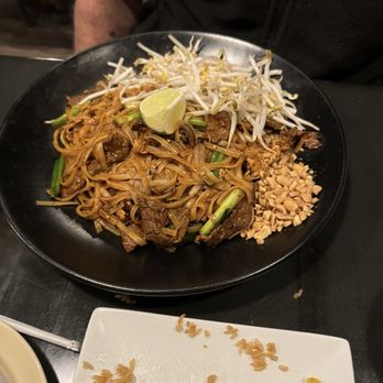 Sakura - Pad Thai with beef - Sushi Bars Near Me - Jackson, Michigan Sakura - Pad Thai with beef - Sushi Bars Near Me - Jackson, Michigan