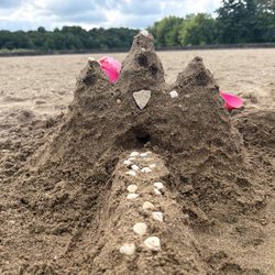 Hardy Lake - Sand castle