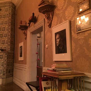 Häringe slott - Blandat med moderna fotografier och fasaner på väggarna. - Restaurants Near Me - Västerhaninge, Alberta Häringe slott - Blandat med moderna fotografier och fasaner på väggarna. - Restaurants Near Me - Västerhaninge, Alberta