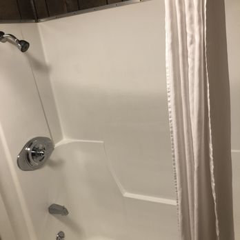 Atomic Inn - Shower and bathtub - Hotels Near Me - Beatty, Nevada