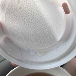 Dunkin' - Hair on lid of tea