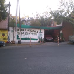 Casa Flores - Este negocio vende todo lo necesario para los jardines.