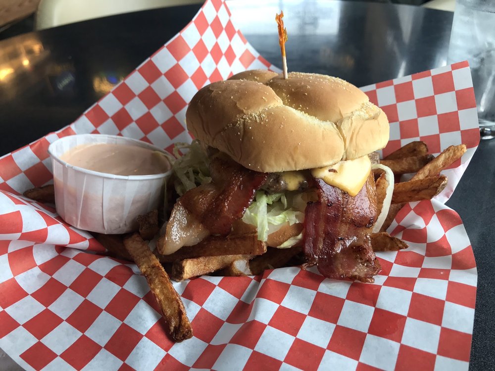 SOUNDVIEW BAR & GRILL Updated June 2024 33 Photos & 83 Reviews 1116 Hewitt Ave, Everett