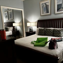 Turquoise Place Rentals - Nice king bed