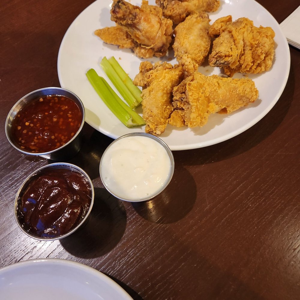 Lightly breaded chicken wings Lightly breaded chicken wings