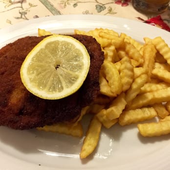 Gasthaus Hallerschlösschen - "Puten Cordon Bleu mit Pommes" - Beer Garden Near Me - Lauf, BW Gasthaus Hallerschlösschen - "Puten Cordon Bleu mit Pommes" - Beer Garden Near Me - Lauf, BW