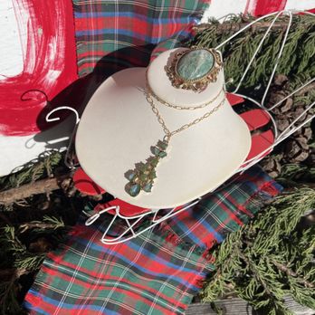 Successories in the Button Box - Xmas 2024 so pretty to me a tree? - Accessories Near Me - Pacifica, California