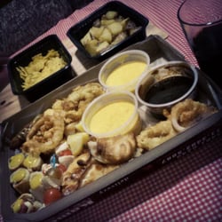 Kamet Resto Bar Complejo - Delivery: picada caliente.
