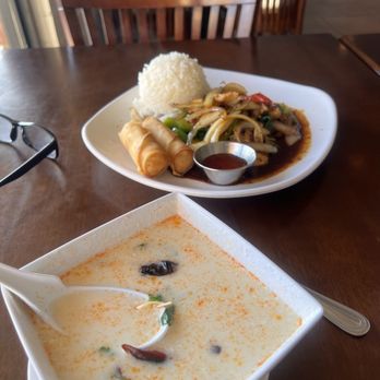 SARAYA THAI CUISINE - 265 Photos & 355 Reviews - 1439 W Olive Ave ...