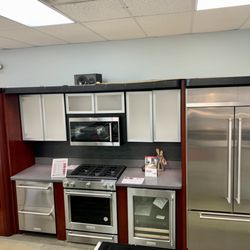 Colonial Appliance - KitchenAid kitchen display at Colonial Appliance