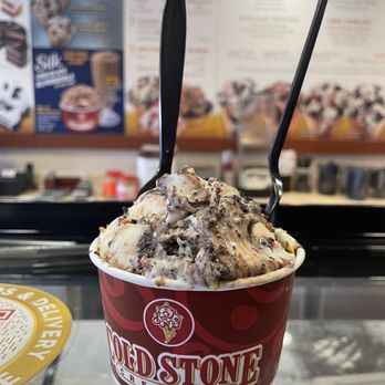 Cold Stone Creamery - Birthday Cake Remix - Ice Cream & Frozen Yogurt Near Me - La Jolla, California