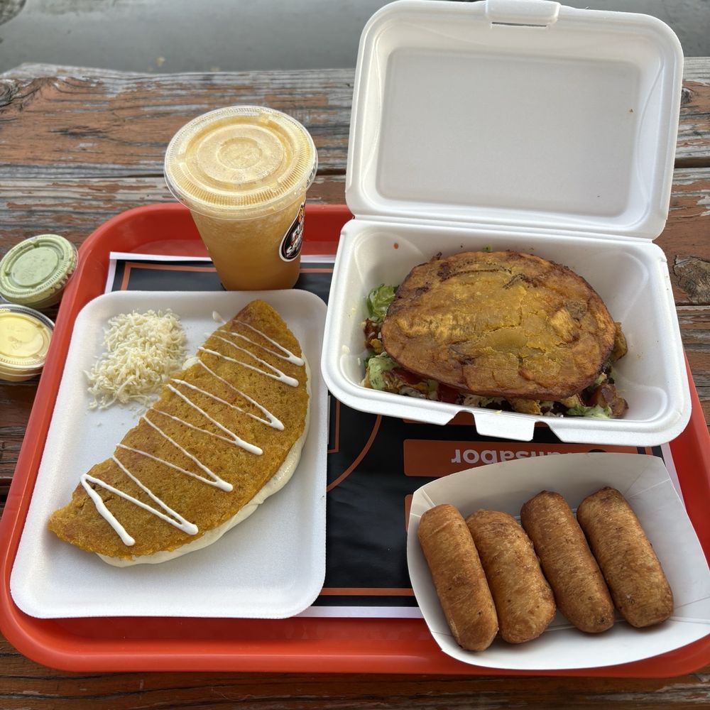 Cachapa de Queso , Patacon Maduro Carne Asado, Tequenos Queso y Guayaba Cachapa de Queso , Patacon Maduro Carne Asado, Tequenos Queso y Guayaba