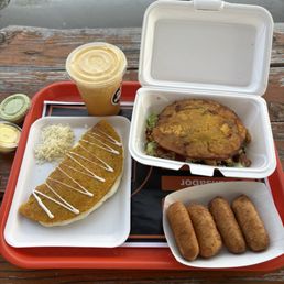 Cachapa de Queso , Patacon Maduro Carne Asado, Tequenos Queso y Guayaba