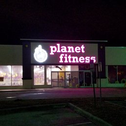 This is the new look of Planet Fitness. They got rid of the stupid awnings that collected crap. Good job on that.