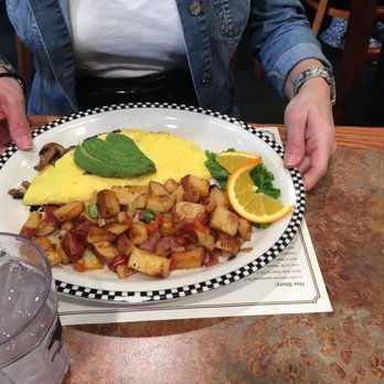 Black Bear Diner Fullerton - American Near Me - Fullerton, California