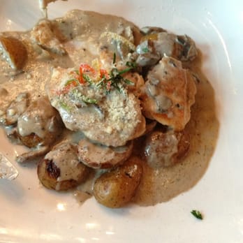 La Vecchia Scuola - Chicken Marsala - excellent mushrooms, tasty sauce - Italian Near Me - York, YOR
