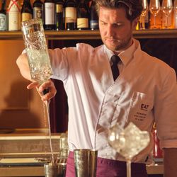 EAT Grill & Bar Braunschweig - Unsere Bar, der zentrale Anlaufpunkt im Restaurant, haben wir mit einem hochwertigen Angebot an Spirituosen, Drinks und Cocktails.