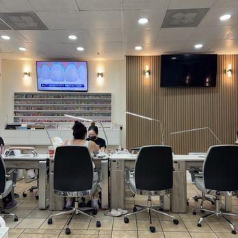Vida Spa - Interior, decoration - Nail Salons Near Me - San Fernando, California