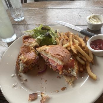 Bar Tabac - Burger Bar Bar Tabac - French Near Me - Brooklyn, New York