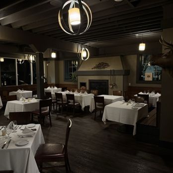Russell's Restaurant - Restaurant - Steakhouses Near Me - Bothell, Washington