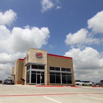 Burger King - the front of the restaurant - Fast Food Near Me - Melissa, Texas