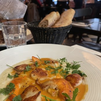 Les Antiquaires - Saint Jacques (scallops) in risotto. Very tasty. - Bistros Near Me - Paris, 75