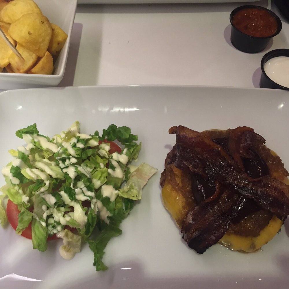 Dr. Burger - Double cheese, caramel onion rings, bacon and without bread. - Burgers Near Me - Mataró, B