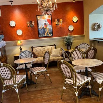 Isabelle Et Vincent - Seating area. - French Near Me - Fairfield, Connecticut