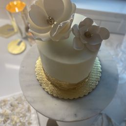 Engagement cake that was beautiful and delicious Engagement cake that was beautiful and delicious