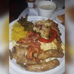 Chateau Lounge - Food, glorious food!