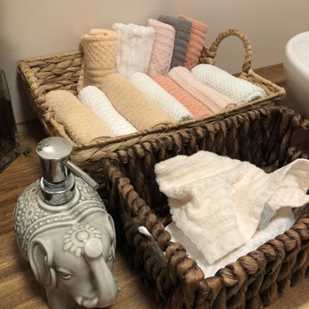 Loess Spa - Clean and dirty hand towels separated nicely. - Reflexology Near Me - Honolulu, Hawaii