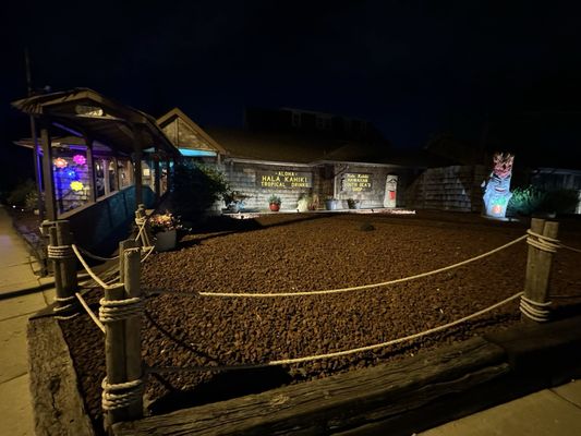 Hala Kahiki Lounge by null