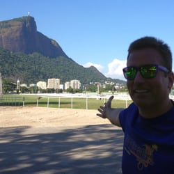 Palaphita Gávea - Have a beer and watch the horsies!