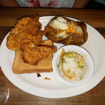 Cheddar's Scratch Kitchen - Another Country Fried Chicken with the gravy on the side - American Near Me - Clearwater, Florida