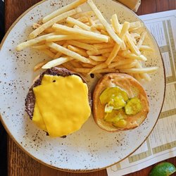 Piper's Grille at ChampionsGate Lounge - Burger